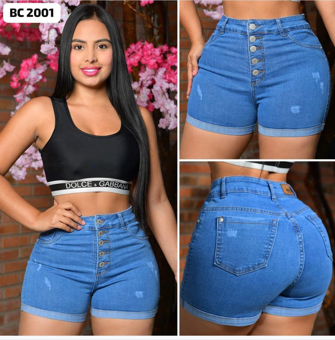 SHORT AZUL CLARO DE VARIOS BOTONES